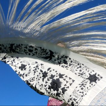 VERKKOTUNNIT: Sevillanas huivilla